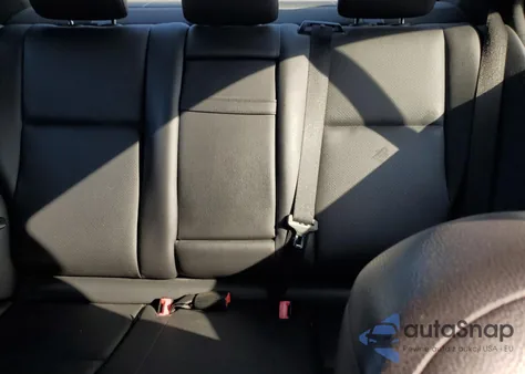 2013 Mercedes-Benz C 250 z USA, uszkodzony, nr VIN WDDGF4HB9DR270989